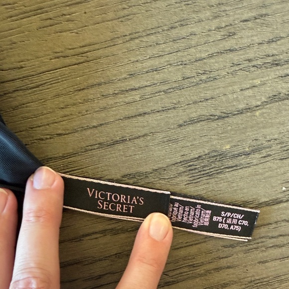 Victoria’s Secret Sport Black Strappy Bralette - Size Small Light Support - Picture 5 of 5